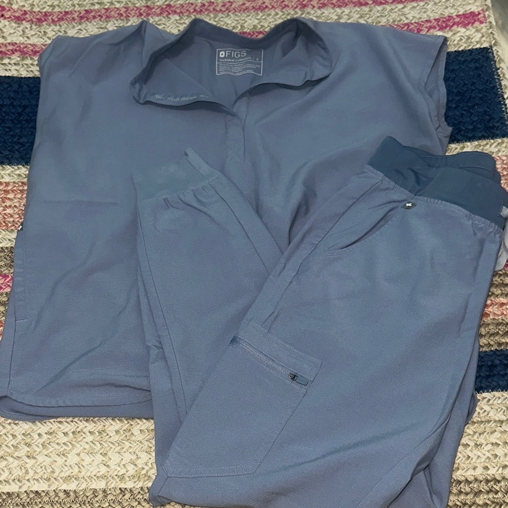 Figs vapor blue Rafaela Top and Zamora
Joggers Scrub Set